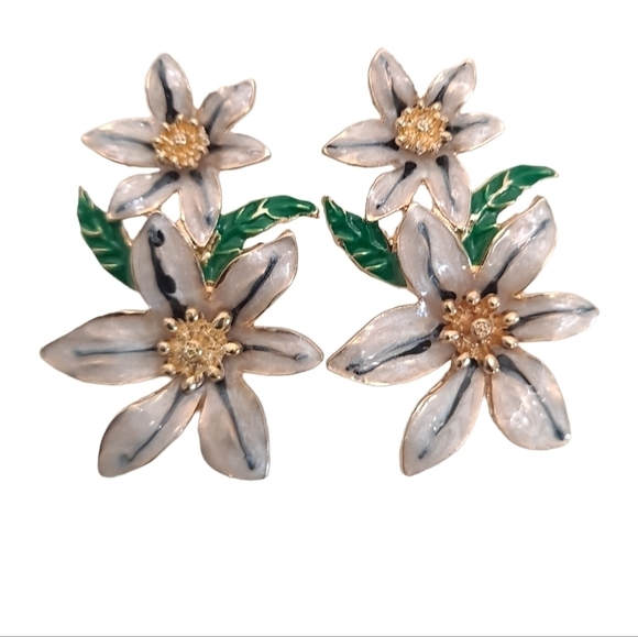 💖 2/$30 Ivory white Boho Flower gold Floral painted dangle statement Earrings - Picture 1 of 9